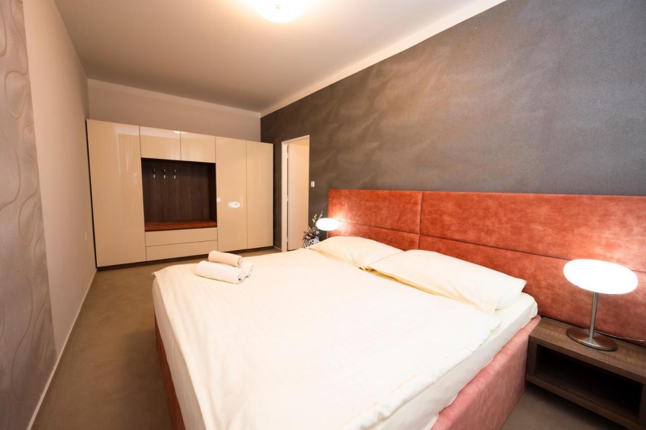 Hotel Dszsu トレンチアンスケ・テプリツェ エクステリア 写真